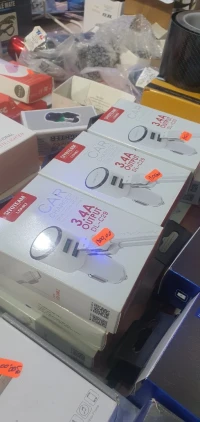 شاحن الهاتف في السيارة