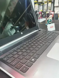 HP PAVILLION 15 AB550NZ  Inte Core i5-6200U 3 Mo de cache, jusqu'à 2,8 GHz 8GO 500HDD 15.6"