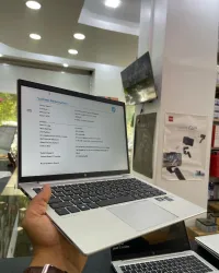 HP ELITEBOOK 830 G9 Intel Core i7-1255U 12 Mo de cache, jusqu'à 4,70 GHz 16GB 256GB SSD 13" FULL HD 