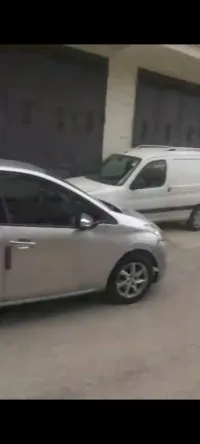 Peugeot 208 2015 208