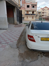 voitures-mercedes-classe-e-2011-draa-el-mizan-tizi-ouzou-algerie