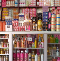 commerce-vente-vendeuse-cosmetique-بائعة-مواد-تجميل-bouzareah-alger-algerie