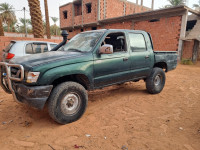 voitures-toyota-hilux-2004-hassi-gara-el-menia-algerie