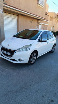 voitures-peugeot-208-2012-biskra-algerie