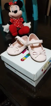 Chaussure bébé fille     pointure 18