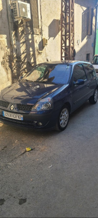 voitures-renault-clio-2-2002-el-milia-jijel-algerie