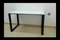 Bureau avec pieds métalliques "Vendus"