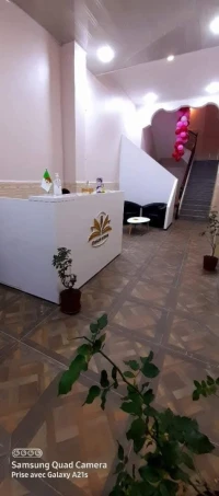 Chaises et tables étudiant et crèche 