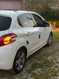 السيارات-النفعية-peugeot-208-2014-allure-بوفاريك-البليدة-الجزائر