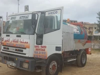 Camion hydrocureur débouchage curage des canalisations Vidange fosses. 