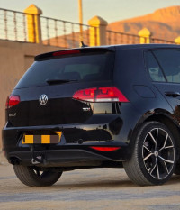 voitures-volkswagen-golf-7-2013-oum-el-bouaghi-algerie