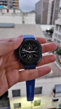 Samsung gear sport avec chargeur original et boite Samsung gear sport