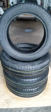 Pneus Continental neufs par 17
