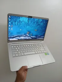 SAMSUNG 900X5T I7 8550U NVIDIA MX150 2GB RAM 16GB 15.6 FHD