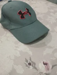 Casquette Under Armour verte originale ( produit Canadien ) pour adolescents et adultes 