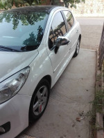 voitures-peugeot-207-2012-allure-chlef-algerie