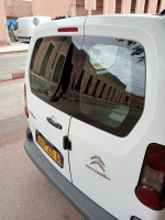 voitures-citroen-berlingo-2015-tole-niveau-2-bechar-algerie