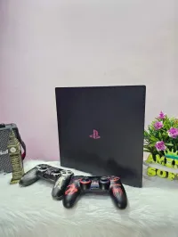 PlayStation 4 pro  1000GB avec 2 manette