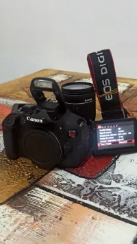 Canon EOS T5i 700d avec objectif 18-55 STM 