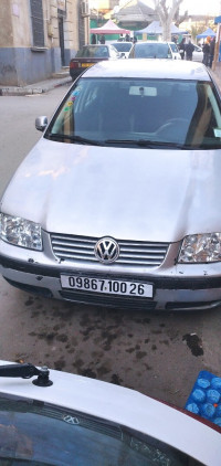 voitures-volkswagen-bora-2000-medea-algerie