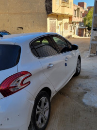 voitures-peugeot-208-2014-active-tebessa-algerie