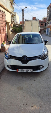 voitures-renault-clio-4-2014-dynamique-souk-ahras-algerie