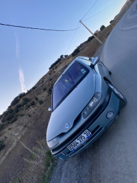 voitures-renault-laguna-1-1995-djouab-medea-algerie