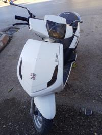 motos-et-scooters-peugeot-125-2011-staoueli-alger-algerie