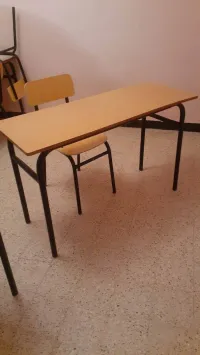 Des tables et des chaises 
