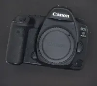 Canon 5D Mark IV [220K]