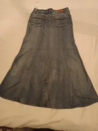 Jupe  en jean  de marque " MANGO" tail