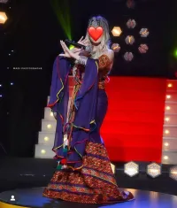 Robe kabyle faite par Louzri Malika modèle similaire a celui porter par Numidia