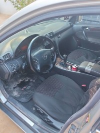 سيارات-mercedes-classe-c-2002-تازمالت-بجاية-الجزائر