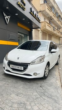 سيارات-peugeot-208-2014-الطارف-الجزائر