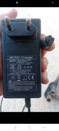 Chargeur trottinette 42 v