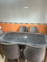 Table avec 6 chaises 