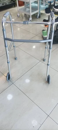 DÉAMBULATEUR ADULTE EN ALUMINIUM AVEC ROUES