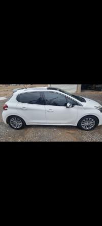 سيارات-peugeot-208-2015-allure-facelift-العناصر-برج-بوعريريج-الجزائر