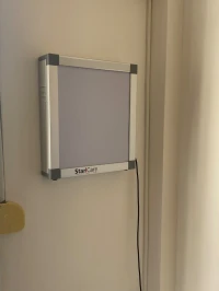 Un lot ( negatoscope + paravent medical + pese personne )