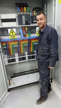 كهرباء صناعية 