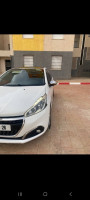 voitures-peugeot-208-2015-active-facelift-berrouaghia-medea-algerie