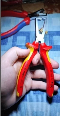 Pince à dénuder knipex isolant