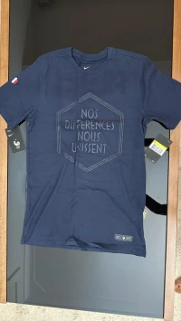  T-shirts & Pull Homme Neufs avec étiquettes