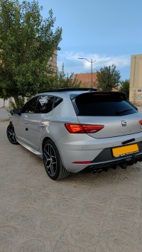 سيارات-seat-leon-2018-fr15-البيض-الجزائر