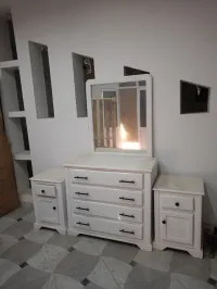 Coiffeuse et table de nuit 