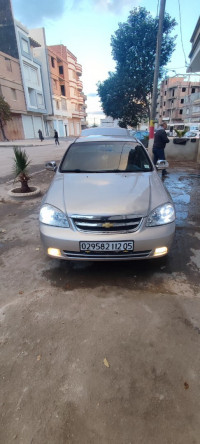 voitures-chevrolet-optra-5-portes-2012-batna-algerie