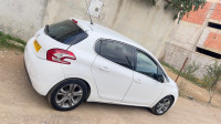 voitures-peugeot-208-2015-allure-lakhdaria-bouira-algerie