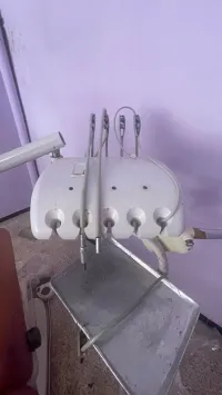 Un fauteuil dentaire