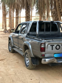 voitures-toyota-hilux-2004-el-oued-algerie