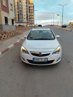 voitures-opel-astra-2011-sport-mascara-algerie